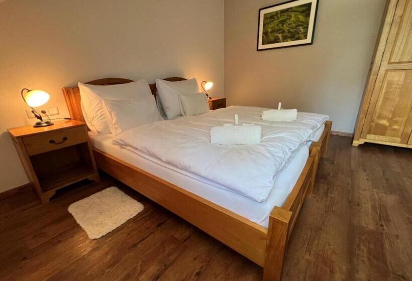 חדר סטנדרט לשלושה עם חדר אמבטיה משוף, Mlýn Vodníka Slámy   Penzion