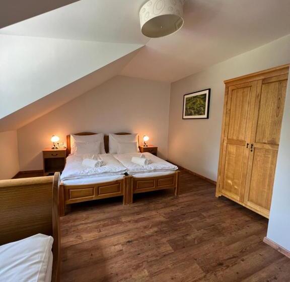 חדר סטנדרט לשלושה עם חדר אמבטיה משוף, Mlýn Vodníka Slámy   Penzion