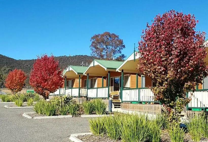 Villa 2 Makuuhuonetta Poreallas, Canberra Carotel Motel