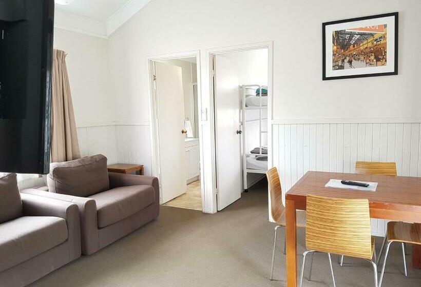 فيلا غرفتين نوم, Canberra Carotel Motel