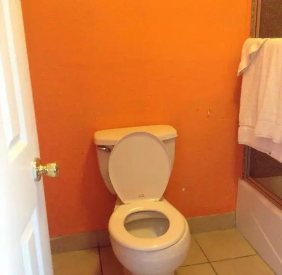 اتاق استاندارد با وان آب گرم, Coast Motel