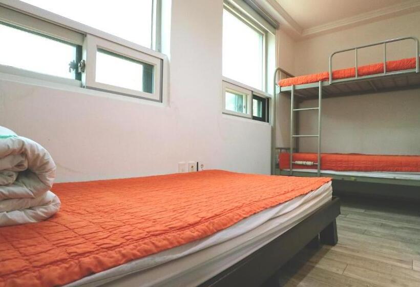 Cameră Triplă Standard cu Baie Comună, Hostel Korea Original