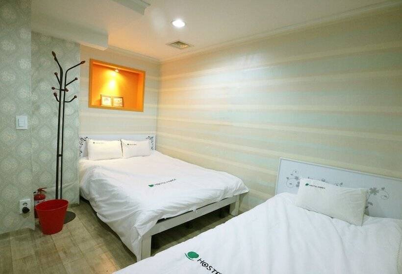 스탠다드 트리픔 룸 공동욕실, Hostel Korea Original