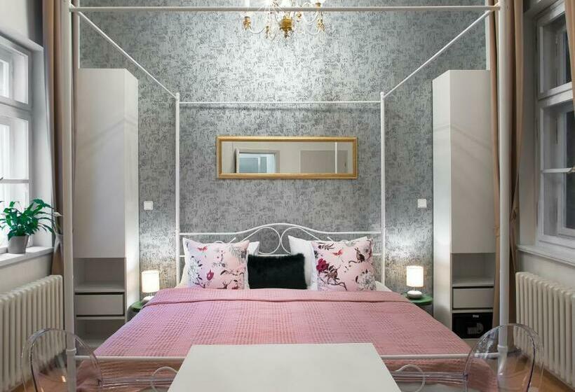 استودیوی استاندارد, 7 Tales Apartments By Prague Residences