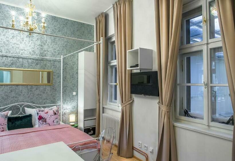 استودیوی استاندارد, 7 Tales Apartments By Prague Residences
