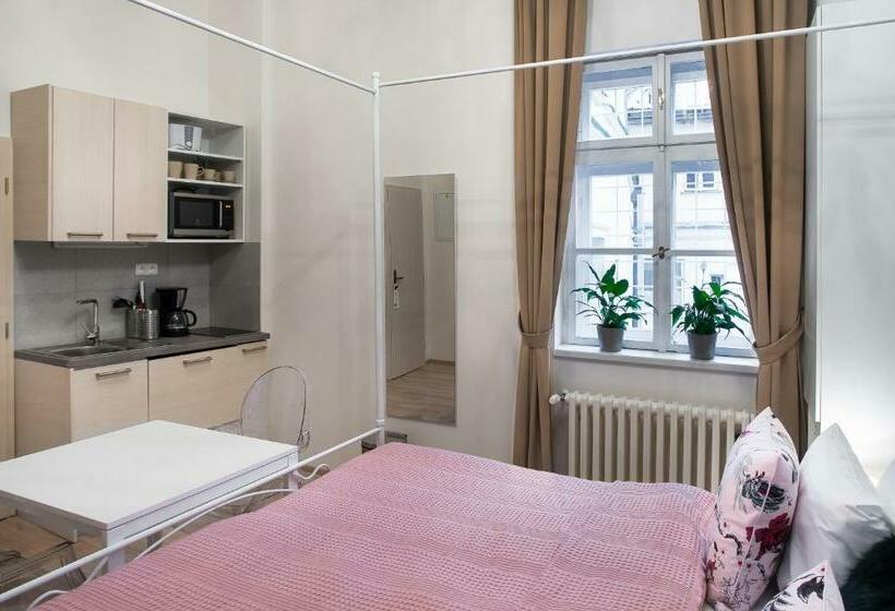 استودیوی استاندارد, 7 Tales Apartments By Prague Residences