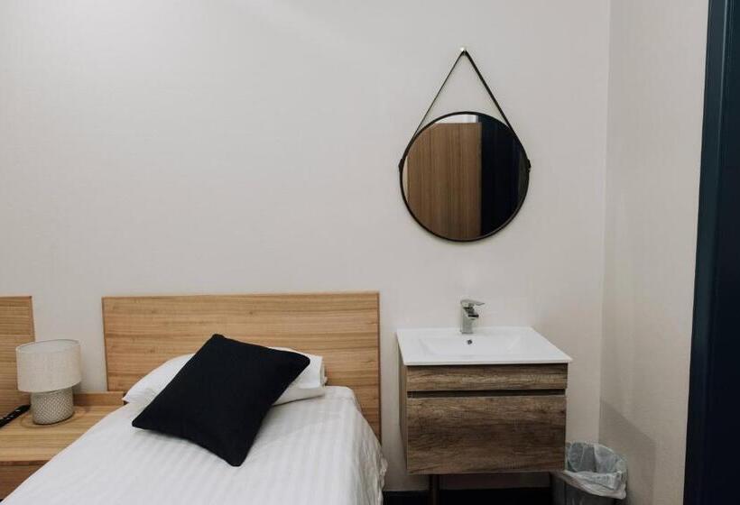 غرفة قياسية ثلاثية حمام مشترك, Gunnedah