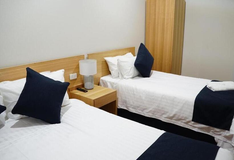 غرفة قياسية ثلاثية حمام مشترك, Gunnedah