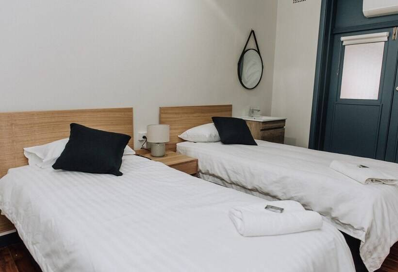 غرفة قياسية ثلاثية حمام مشترك, Gunnedah