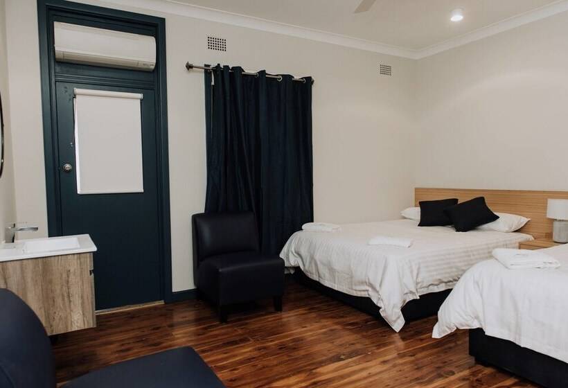غرفة قياسية ثلاثية حمام مشترك, Gunnedah