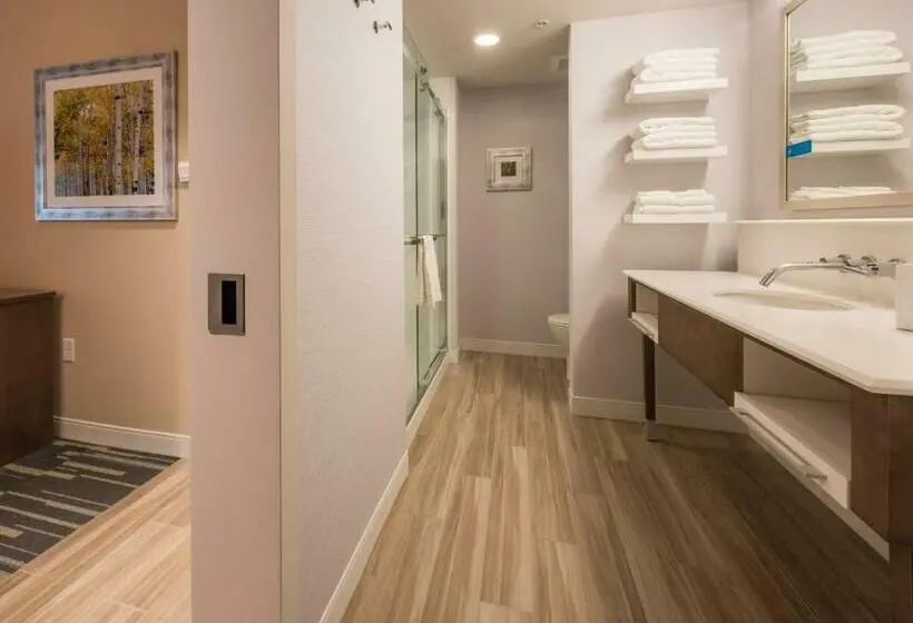 Executive-huone King-vuode, Hampton Inn & Suites Seattle/redmond