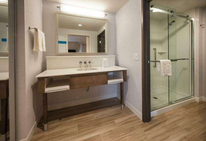 Люкс Deluxe Кровать Кинг, Hampton Inn & Suites Seattle/redmond