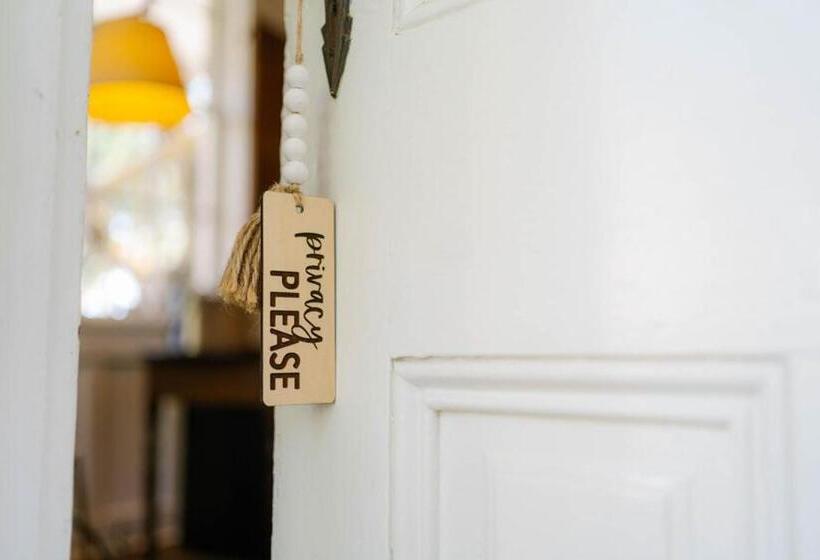 디럭스 룸, Beltane Ranch