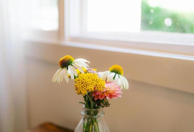 오두막, Beltane Ranch