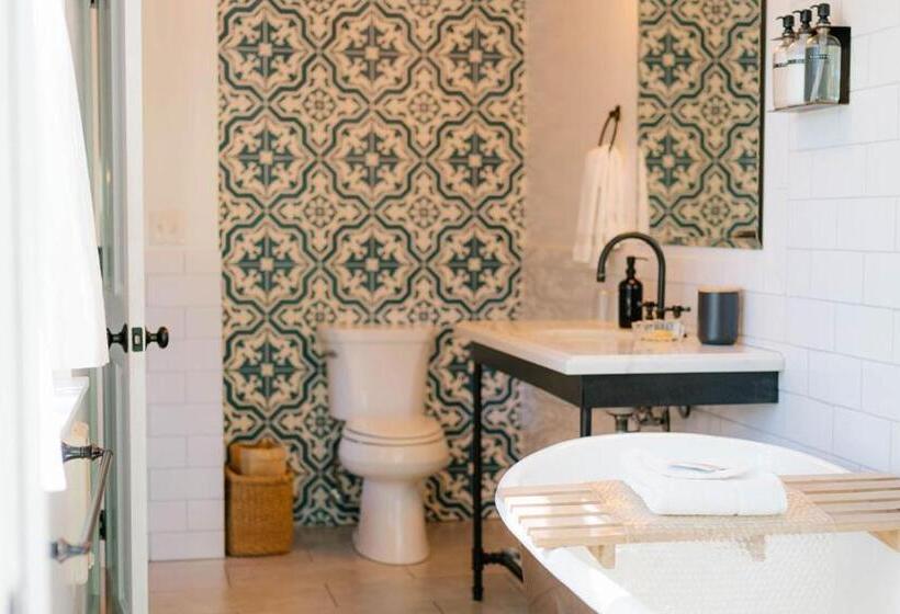 오두막, Beltane Ranch