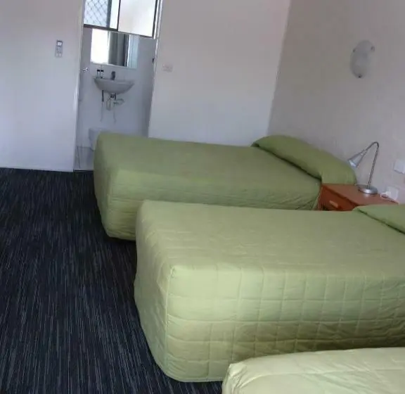 ファミリーステューディオ, Urangan Motor Inn