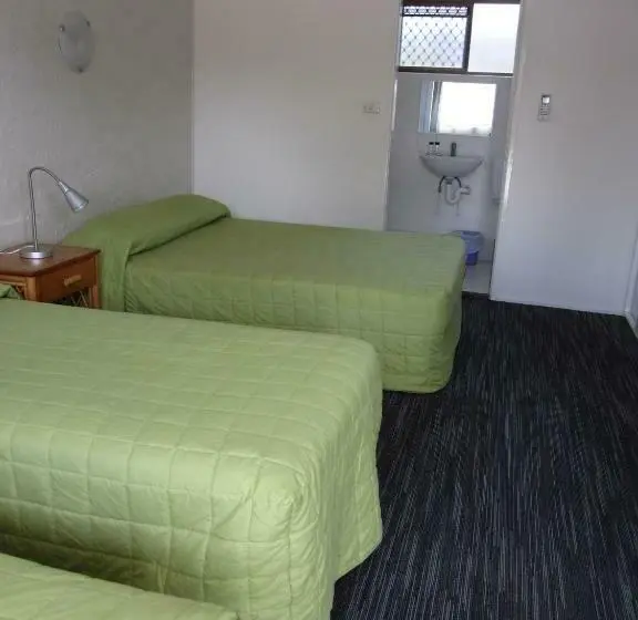 ファミリーステューディオ, Urangan Motor Inn