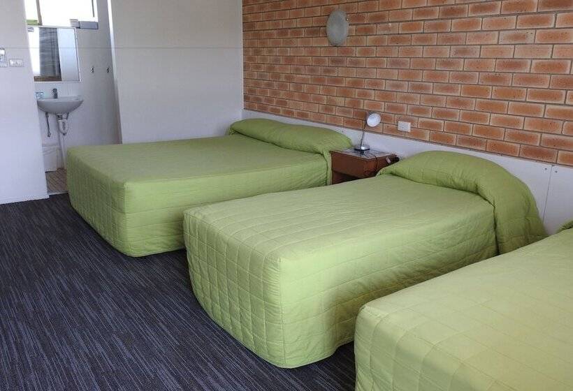 패밀리 스튜디오, Urangan Motor Inn