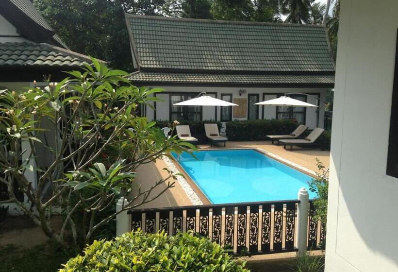 Номер Стандарт Вид на Бассейн, Baan Sawainam