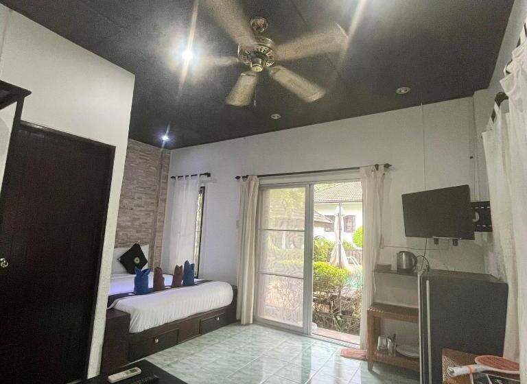 Номер Стандарт Вид на Бассейн, Baan Sawainam