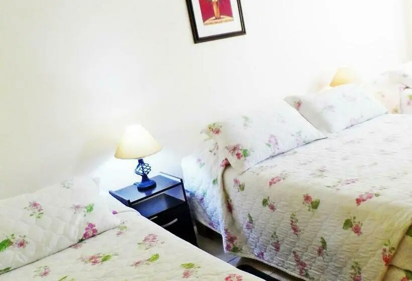 4 Bett Standardzimmer, Petit Rivera Hotel
