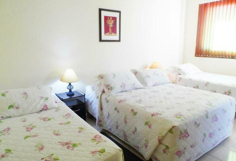 اتاق استاندارد چهار تخته, Petit Rivera Hotel