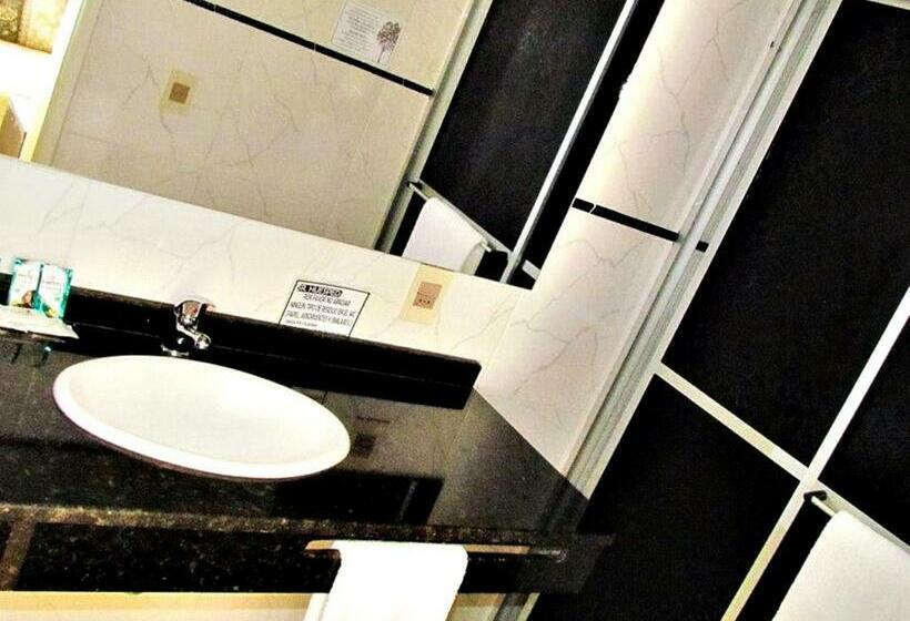 اتاق استاندارد سه نفره, Petit Rivera Hotel