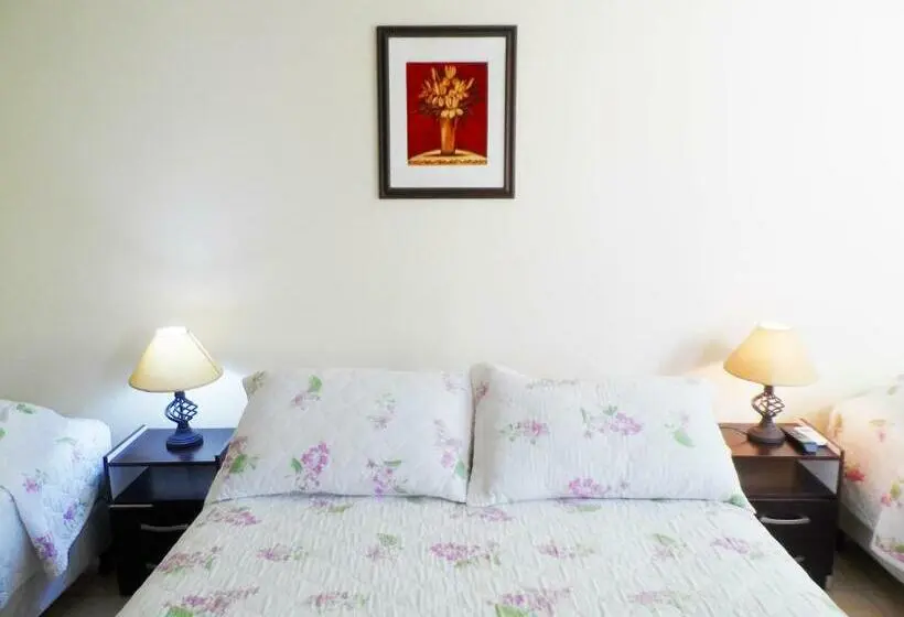 4 Bett Standardzimmer, Petit Rivera Hotel