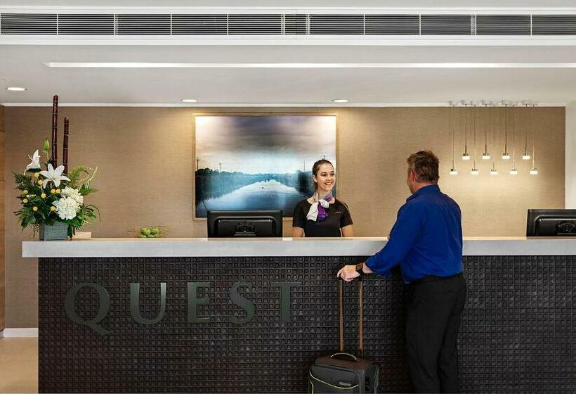 חדר סטודיו סטנדרד, Quest Griffith