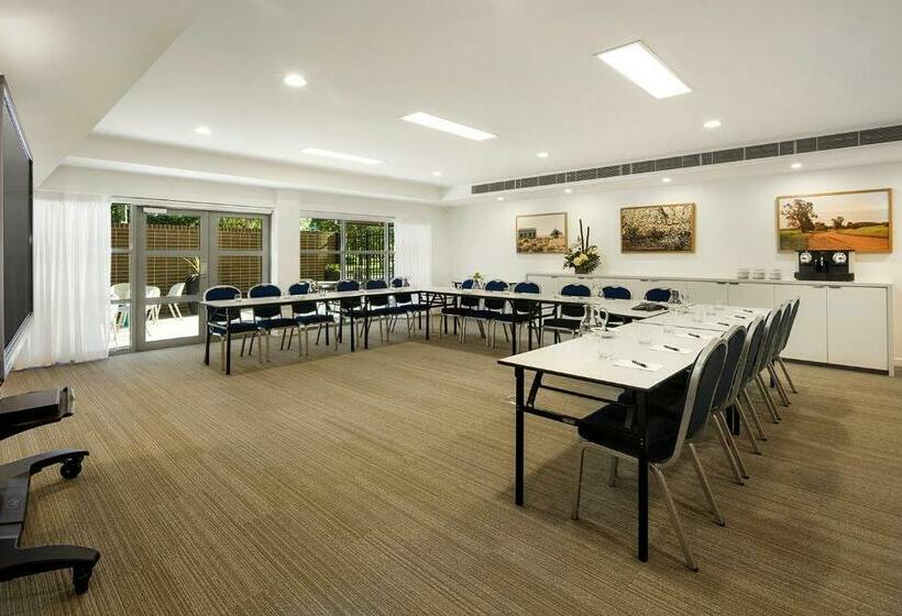 חדר סטודיו סטנדרד, Quest Griffith