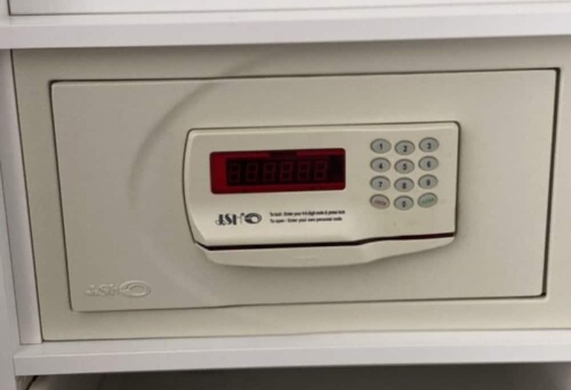 חדר סטודיו סטנדרד, Quest Griffith