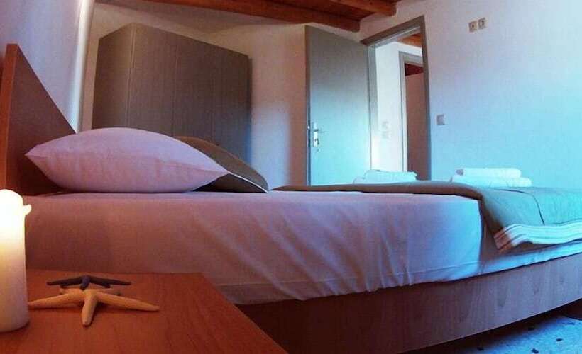 דירת חדר, Arokaria Hideaway Suites