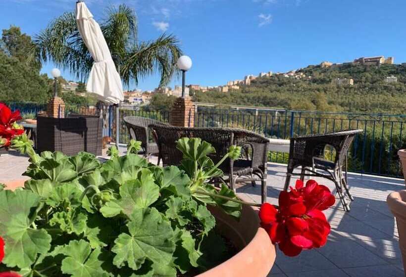 Апартаменты Deluxe с 1 спальней, с видом на бассейн, B&b Villa Del Sole Relais