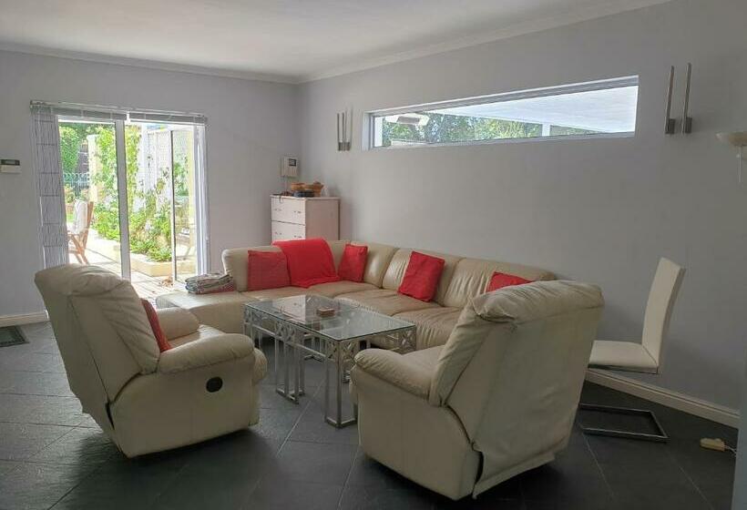 2间卧室的房子, Constantia Cottages