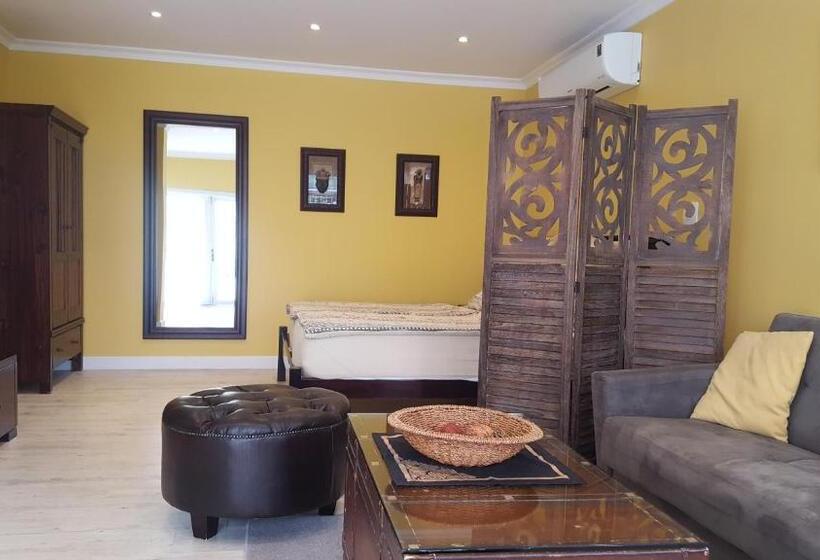 带1个卧室的带阳台的公寓, Constantia Cottages