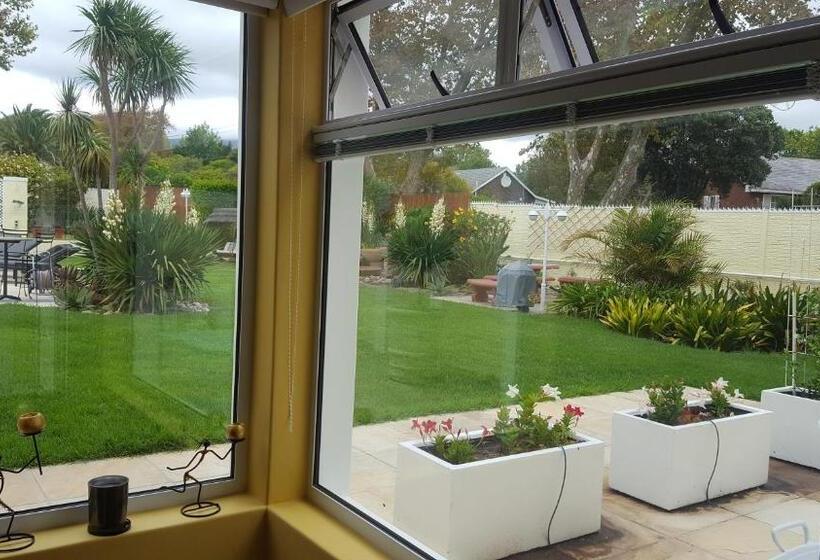آپارتمان 1 خوابه با تراس, Constantia Cottages