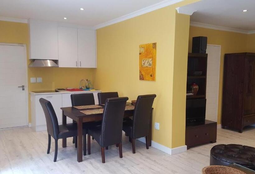 带1个卧室的带阳台的公寓, Constantia Cottages