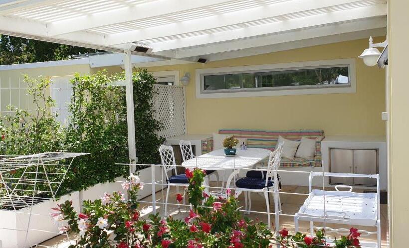 带1个卧室的带阳台的公寓, Constantia Cottages