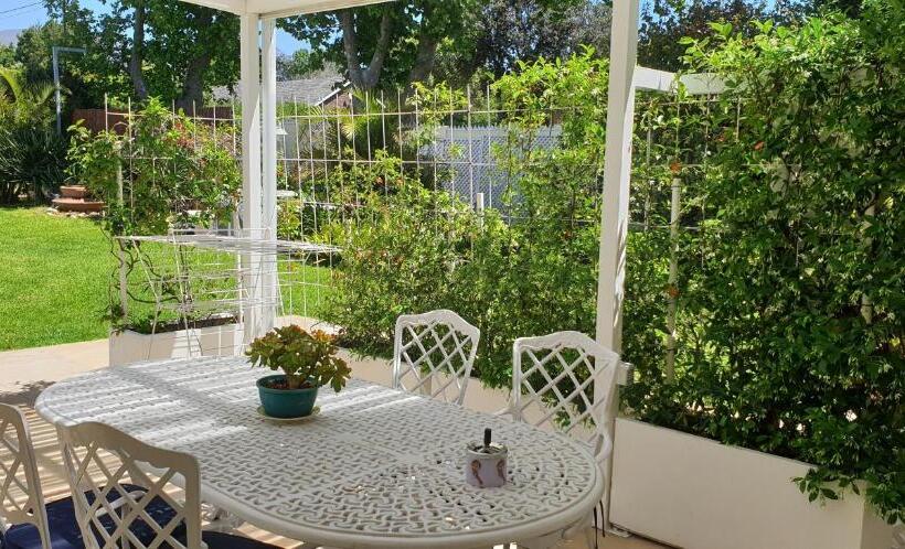 带1个卧室的带阳台的公寓, Constantia Cottages