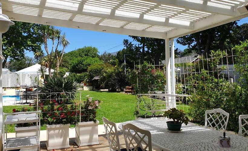 آپارتمان 1 خوابه با تراس, Constantia Cottages