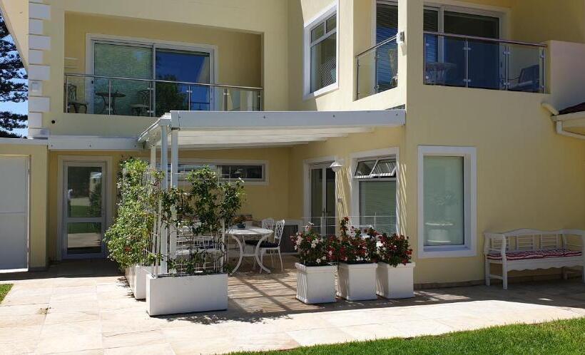 آپارتمان 1 خوابه با تراس, Constantia Cottages