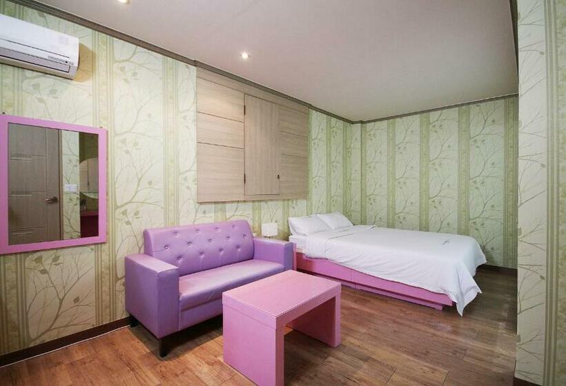 Quarto Deluxe, Apple House Mini