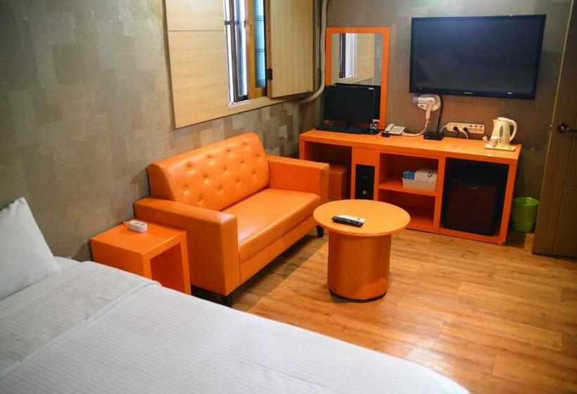 Quarto Estandar, Apple House Mini