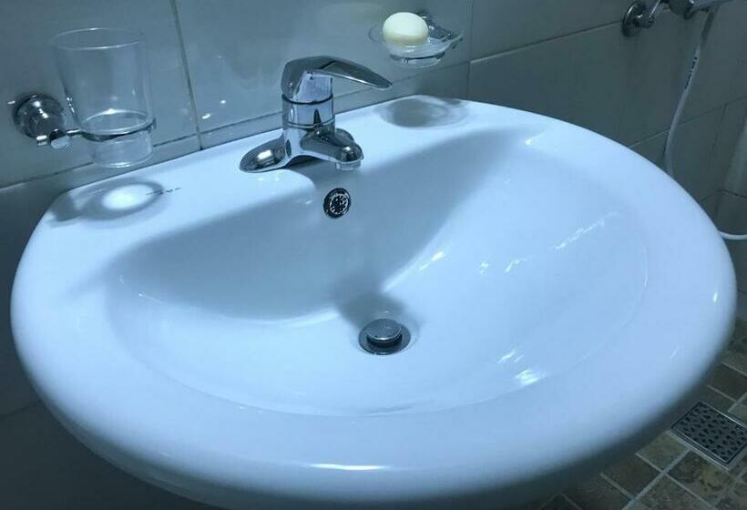 Quarto Deluxe, Apple House Mini