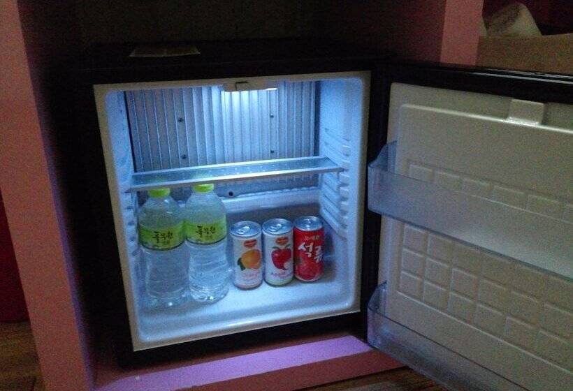 Quarto Estandar, Apple House Mini