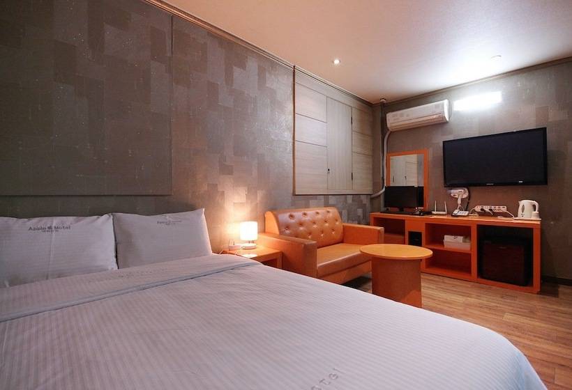 Quarto Estandar, Apple House Mini