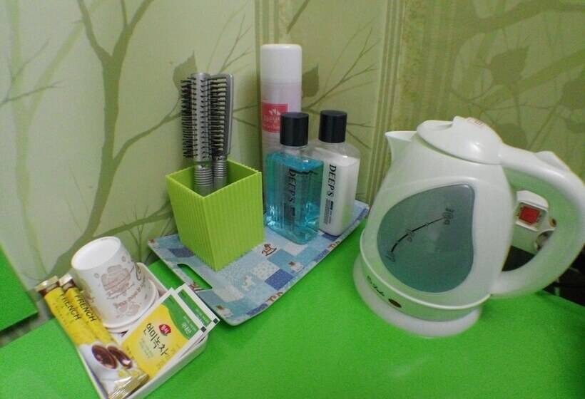 Quarto Deluxe, Apple House Mini