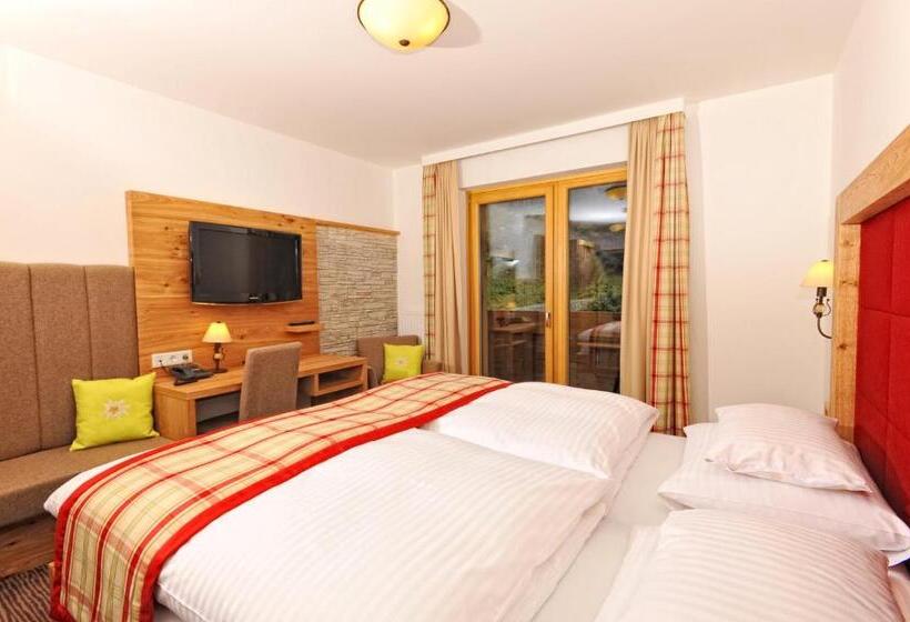 Classic room with balcony, Barbarahof Saalbach