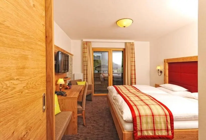 Classic room with balcony, Barbarahof Saalbach