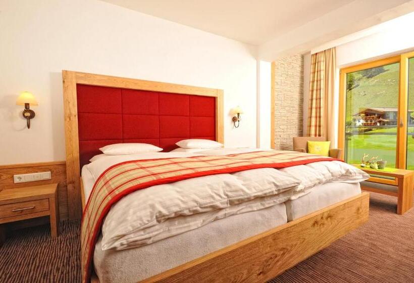 Premium room w/ mountain view, Barbarahof Saalbach